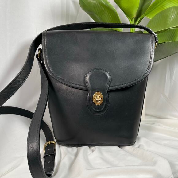 SOLD Coach Vintage Bradley Bucket Camera Bag USA Made Gold Hardware Turnlock - Picture 1 of 14